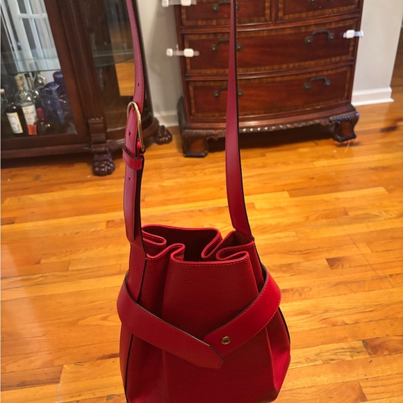 Louis Vuitton Red Epi sac Depaule - Picture 7 of 10